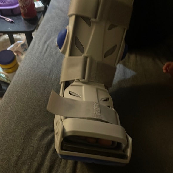 Boot for broke foot - Picture 1 of 2